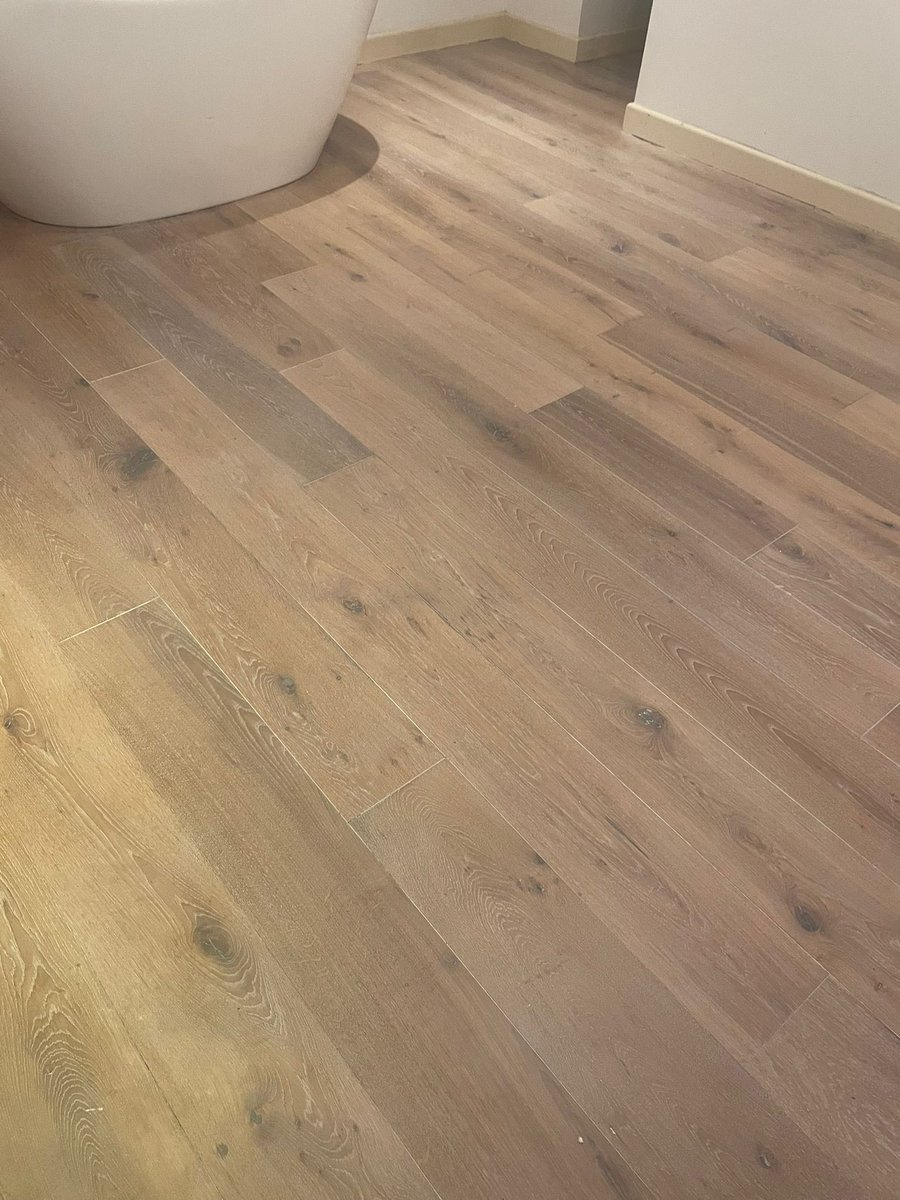 Here we have Oak plank Engineered flooring in a bedroom. We gave the room a full sand and seal. We finished using a Floor Service 2k oil.  
#floorsanding 
#renovation 
#restoration 
#engineered 
#flooring 
#bedroom 
#flooringideas 
#tavistock 
#plymouth 
#cornwall 
#devon