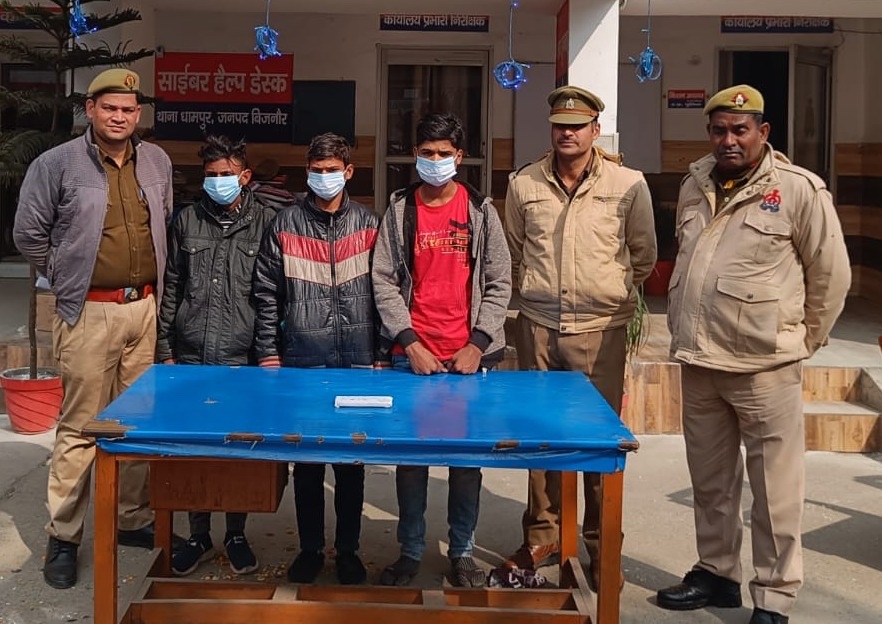 SonOfBharat7's tweet photo. बहुत गर्मी थी... निकल गयी सारी चर्बी

ये @Uppolice है जिहादियों 🖐️

बच्चों को समझाओ अपने कि वो बांग्लादेश और पाकिस्तान में नहीं बल्कि भारत में रह रहे हैं
कीड़े... पैदा होते ही देश को खाने लगते हैं 😡

कल की गर्मी                         आज औकात में https://t.co/l13AJHxtLH