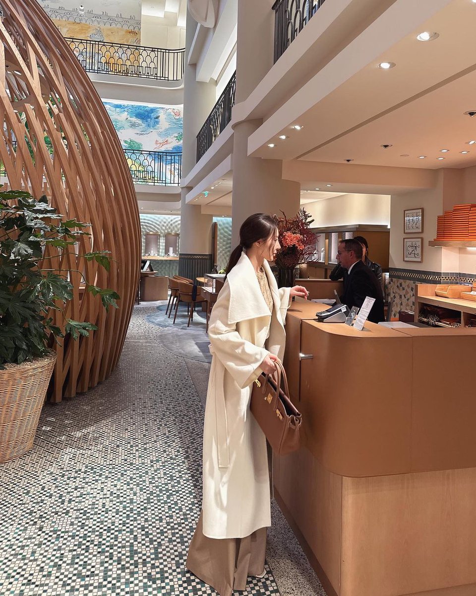 Heejim002's tweet image. #Paris, France
좋은 아침이에요☕☕☕
프랑스의 추억💖💖
멋스럽게 입겠습니다. 롱코트 정말 맘에 들어요😍🥰