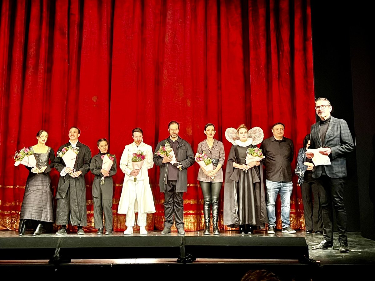 Qué obra tan más increíble, chistosa y oportuna es #IA Corre a verla al #TeatroHelenico Corta temporada. Gran texto. Magníficas actuaciones. #InteligenciaActoral <a href="/FlavioGonzalezM/">Flavio GonzálezMello</a> <a href="/RobertoBeck90/">Roberto Beck</a> <a href="/JCVives/">Juan Carlos Vives</a> <a href="/Helenico/">Centro Cultural Helénico</a> <a href="/cultura_mx/">Secretaría de Cultura</a> #teatro #CiudadDeMéxico #Mexico