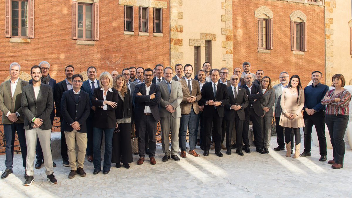 cateb_barcelona's tweet photo. Celebració de l'esdeveniment #bepartners del #Cateb amb el conseller @rogertorrent i més de 25 empreses.
Reforcem llaços entre Col·legi, empreses i Conselleria, potenciant el desenvolupament empresarial a Catalunya! 🤝
Gràcies a tots els participants! @empresacat @treballcat https://t.co/ebEiUUrKnp
