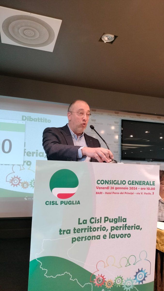 FisascatCislPug's tweet image. Cons.Gen. @CislPuglia, @luigispinzi: le grandi crisi industriali che affliggono la Puglia mettono a rischio anche il #terziario e l'indotto (#ExIlva, Cerano, consorzio Soa), così come #sanità, servizi sociali della PA e #turismo. Serve lavorare insieme, condividendo esperienze