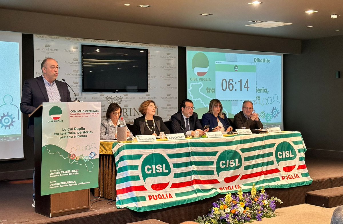 FisascatCislPug's tweet image. Cons.Gen. @CislPuglia, @luigispinzi: le grandi crisi industriali che affliggono la Puglia mettono a rischio anche il #terziario e l'indotto (#ExIlva, Cerano, consorzio Soa), così come #sanità, servizi sociali della PA e #turismo. Serve lavorare insieme, condividendo esperienze