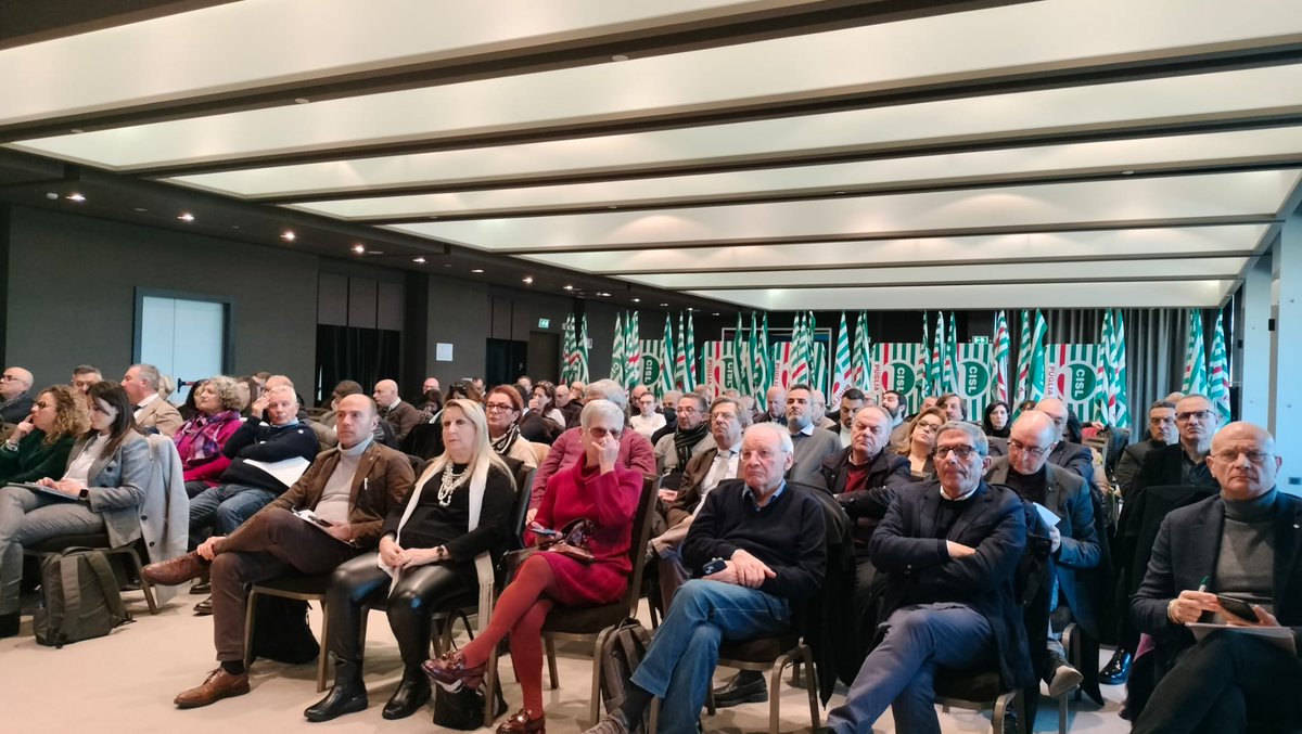 FisascatCislPug's tweet image. Cons.Gen. @CislPuglia, @luigispinzi: le grandi crisi industriali che affliggono la Puglia mettono a rischio anche il #terziario e l'indotto (#ExIlva, Cerano, consorzio Soa), così come #sanità, servizi sociali della PA e #turismo. Serve lavorare insieme, condividendo esperienze