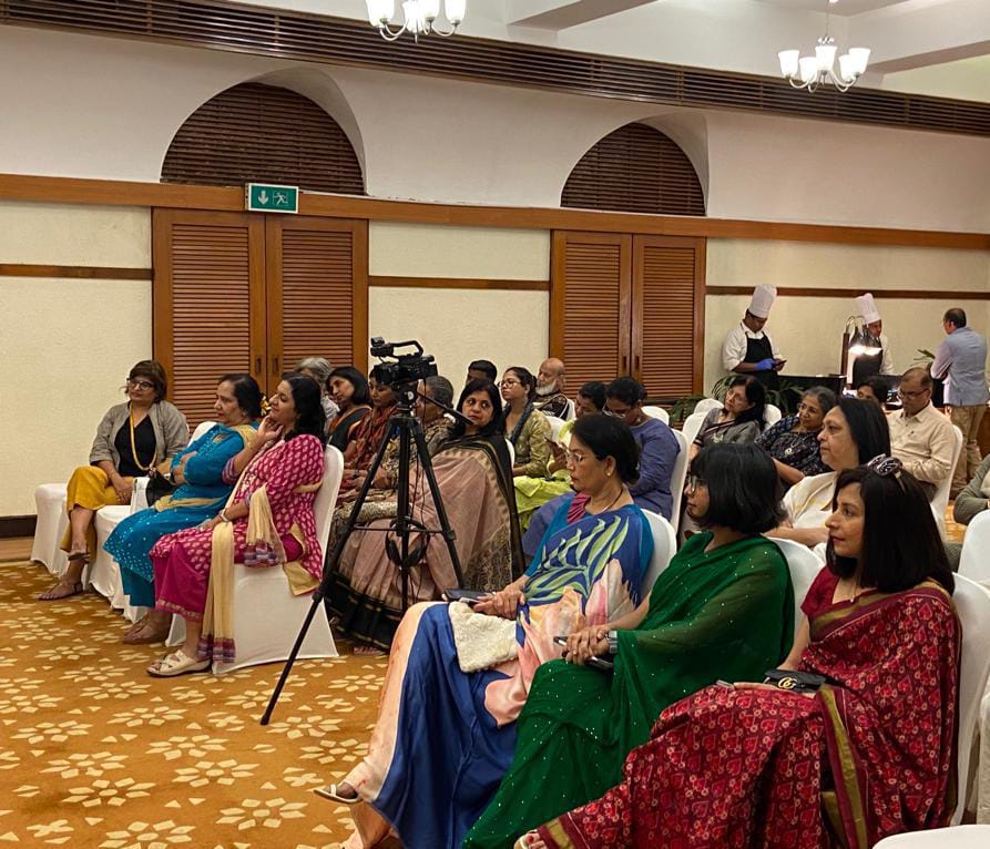 गोवा की एक शाम जहां कलम के सत्र में साहित्य प्रेमियों को बुकर पुरस्कार विजेता लेखिका गीतांजलि श्री से रूबरू होने का मौका मिला। बातचीत के दौरान लेखिका से सवाल-जवाब का सिलसिला जारी रखा गोवा की एहसास वुमेन वैशाली जोशी ने।