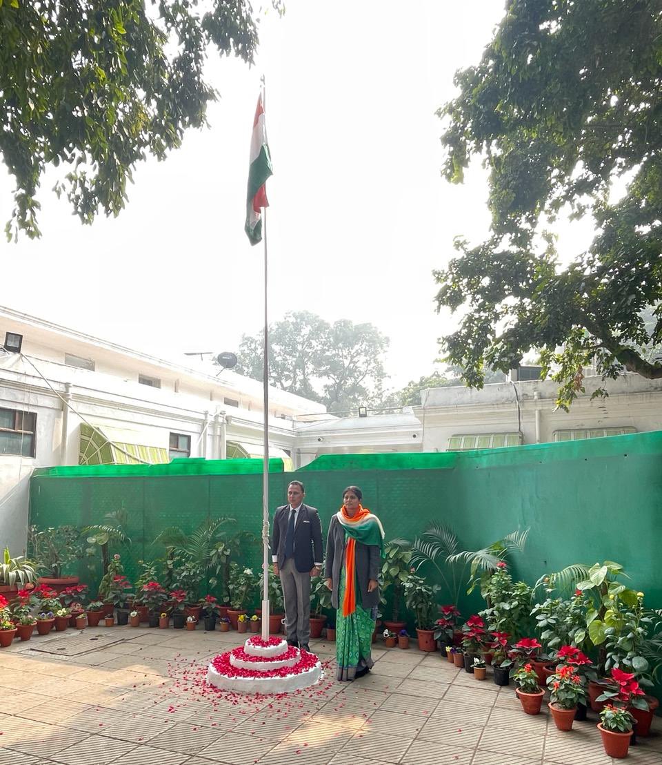 AnupriyaSPatel's tweet photo. आज 75वें गणतंत्र दिवस के अवसर पर नई दिल्ली स्थित अपने आवास पर राष्ट्रध्वज फहराकर देशवासियों को गणतंत्र दिवस की शुभकामनाएं दी...
#RepublicDayIndia #RepublicDay2024 https://t.co/0QNxNDKgF2