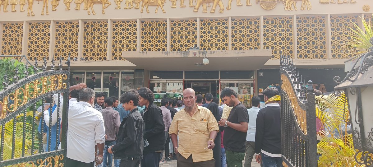 YuvaRaaju02's tweet photo. #Fighter at #RAMAKRISHNA35MM π₯π₯
@iHrithik https://t.co/rODQtKwdAR