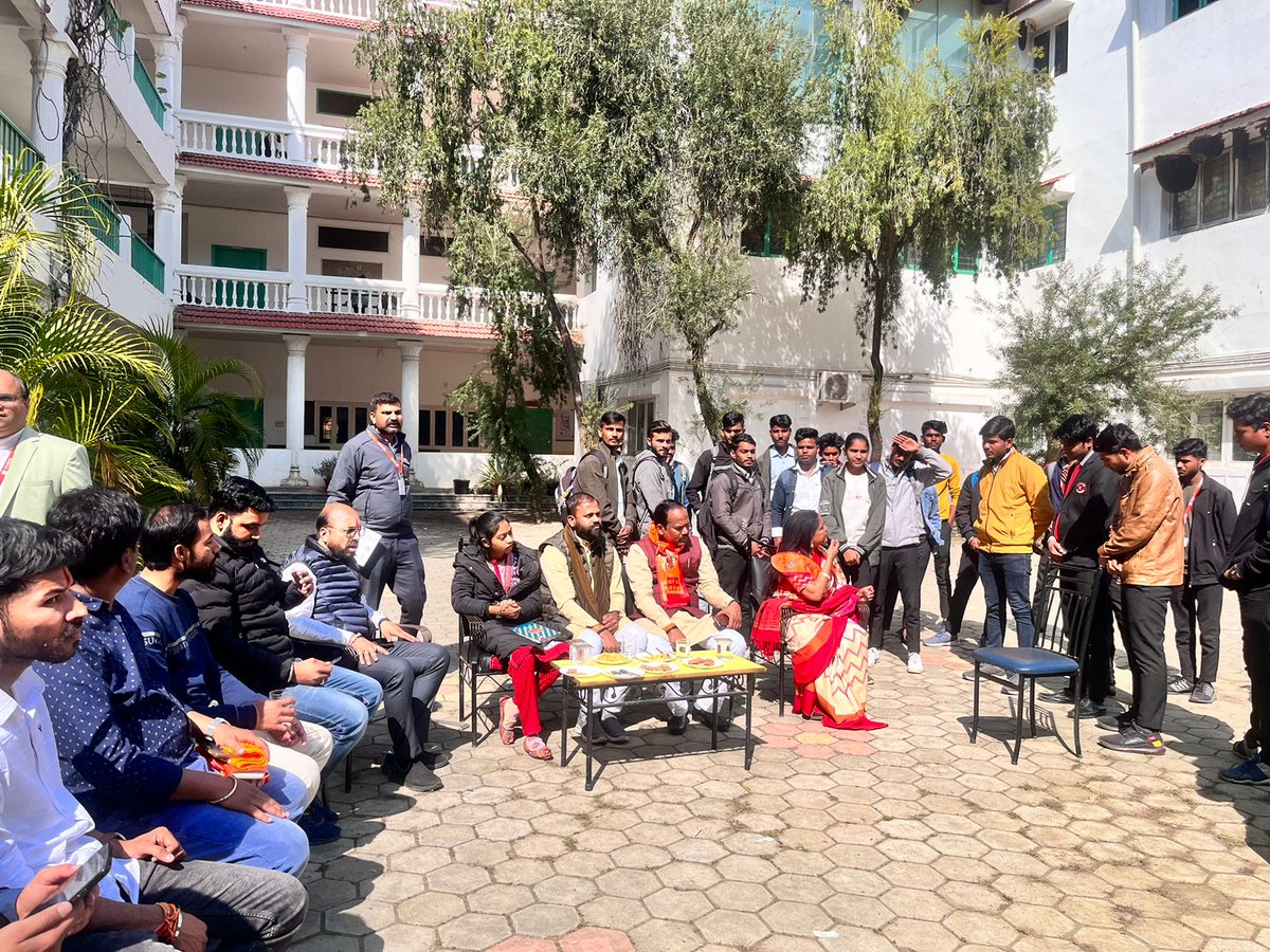 UzmaNaa71177417's tweet image. #MeraPehlaVoteModiKo 
#NaMoNavMatData 
राष्ट्रीय मतदाता दिवस पर 
नव मत दाता सम्मेलन 25 - 01 - 2024
माननीय प्रधान मंत्री जी के साथ।
@MPBJYM @vaibhavpawarmp @ChetasSukhadia @rohit_chahal @prahladpatelfan @HitanandSharma @Tejasvi_Surya @prahladspatel @KavitaPatidar_ @BJP4MP