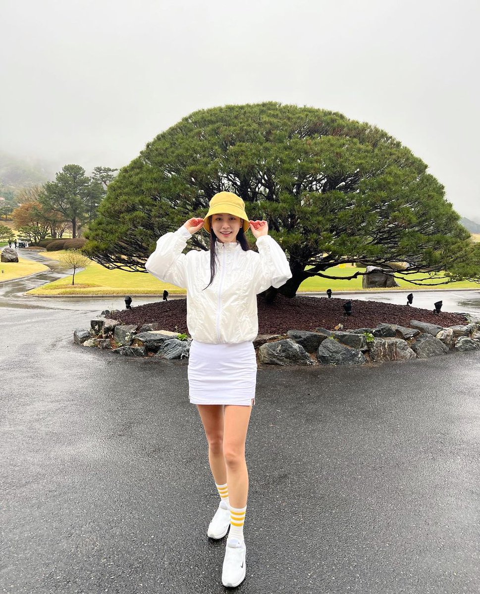 좀 돌아가고 좀 헤매면 어때요. 결국 내가 선택한 길이 나를 이끌 것일테니. 그리고 또하나. 시간이 흐른 뒤에 돌아보면 그렇게 돌아가고 헤맸던 경험들이 모두 아름다운 추억거리 술안주가 되어있을겁니다. 지금 그걸 모으고 있다고 생각해 보세요.