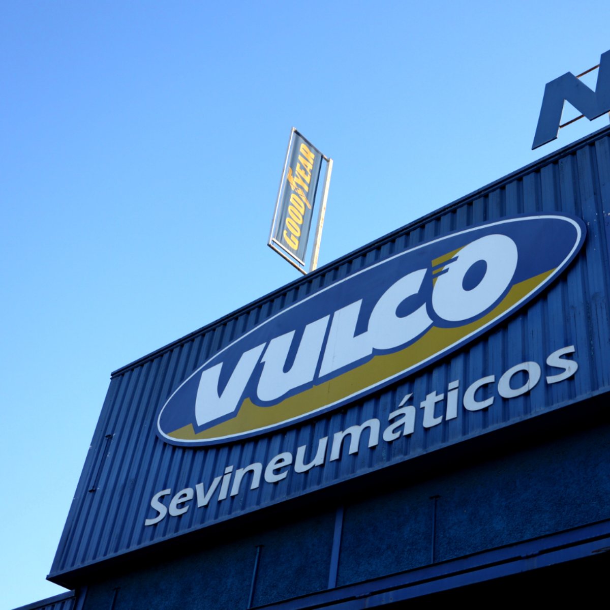 En nuestra web, encontrarás información útil sobre el mantenimiento de vehículos, consejos, recomendaciones y mucho más. 
Entra en nuestro blog ➡  sevineumaticos.com/blog/ 

#tallerdereparacion #tallersevilla #motor #sevineumaticosvulco