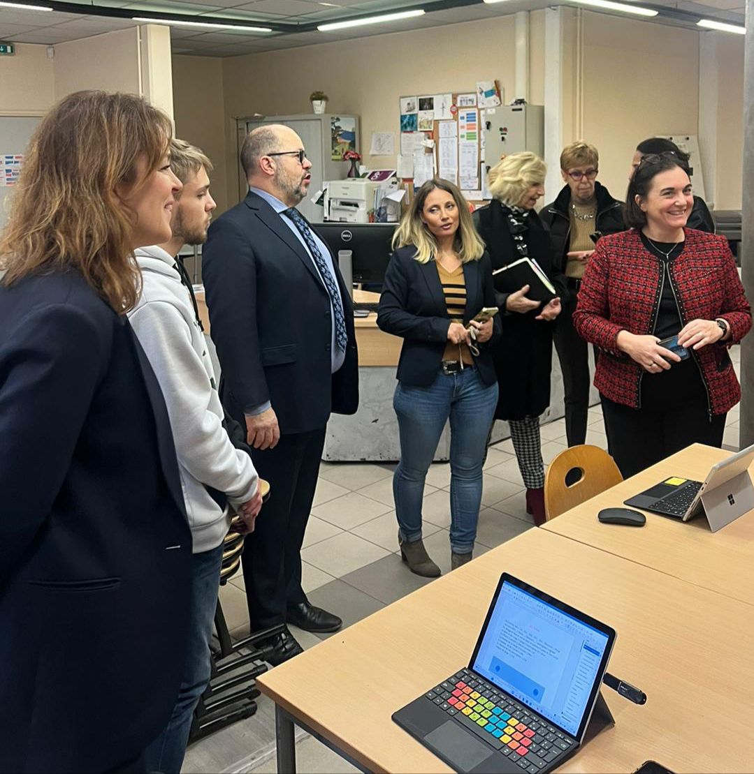 VaubanLycee's tweet photo. @VaubanLycee très heureux d'accueillir Mme la Rectrice @NatachaChicot pour présenter les 1ers résultats du projet Itinéraire des talents #dys &amp;  partenariat avec #AgirABCD @AcademieNice #projet #gipfipan https://t.co/RBF7vqJlMb