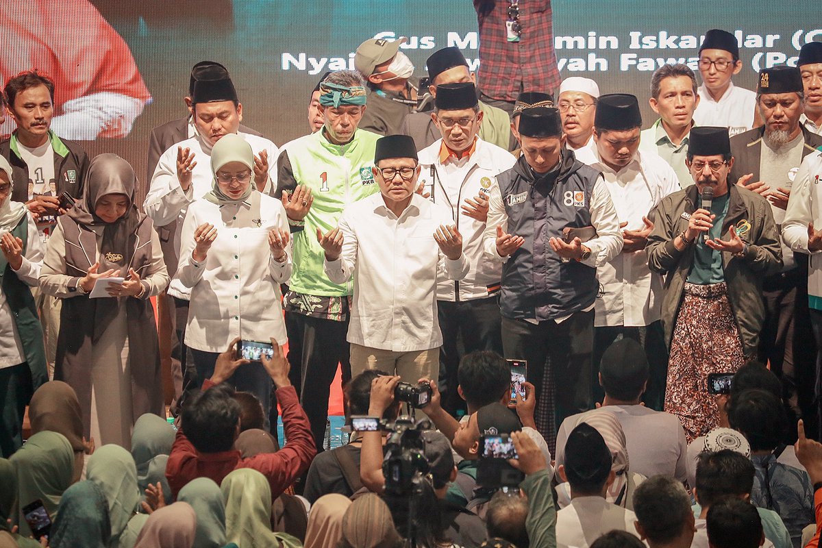 Gus <a href="/cakimiNOW/">A Muhaimin Iskandar</a> di Bali: AMIN merupakan lambang persatuan untuk seluruh umat beragama #AMINAjaDulu detik.com/bali/berita/d-…