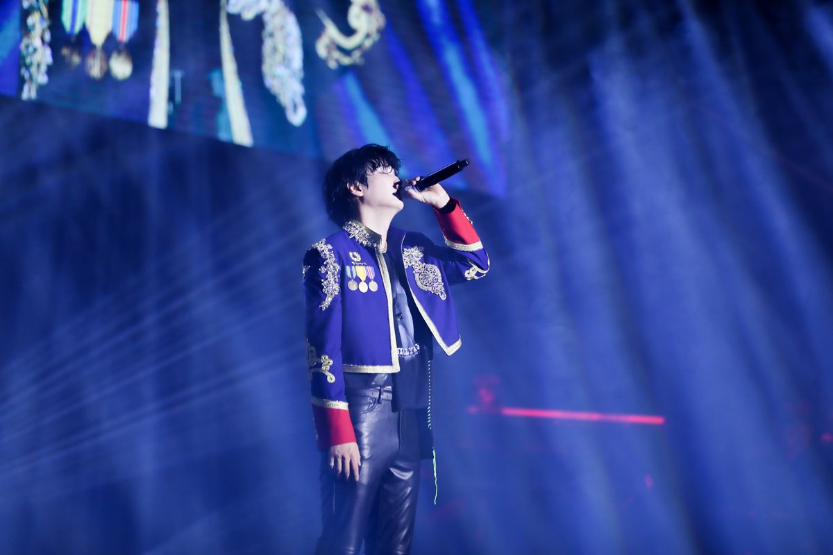 [#PHOTO] 
#Sparkling_Eternity 📸 

무대 위의 쫑이의 모습 공개✨

그만!
&amp;U의 심장에 그만 불을 지피라고🔥

오늘도 &amp;U는 다짐한다.
💙평생 김종현 할래💛

#KimJonghyeon #김종현
#Brilliant_Seasons #MOTTO
#Sparkling_Eternity