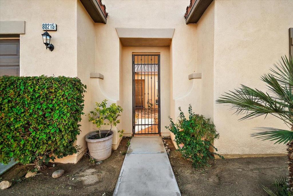 debbiebehlman's tweet photo. 80215 Queensboro Drive, Indio, CA, 92201
4 bed | 4 bath 2514 Sq. Ft.
Active | $3,900
https://t.co/Px7am31rub
Long term Lease opportunity in the gated community of the Bridge at Jefferson. 4bd/3.5 bath home with private pool/spa. Spacious floor plan with open living. Kitchen is... https://t.co/wREnyDWOry