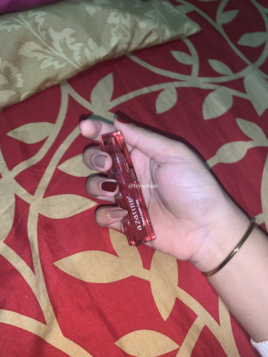 teyaphire's tweet photo. (￼AZARINE Tinted Lippie Cake Lip Tintt )

🔗 https://t.co/CppDoEIMW0

di bibir aku dia ga bikin bibir kering samsekk, stain di bibir juga oke bgt, kalo aku makan stain nya masi adaa tapi ga yg bikin bibir jadi kering gituuu

harga nya jga murce bgt untuk kualitasnya yg mantull https://t.co/mgUYw0leY4