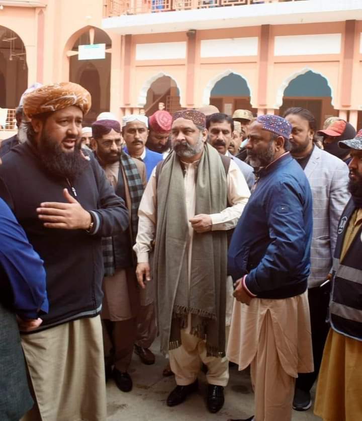qadeer22250's tweet photo. ✌️✌️✌️✌️⭐⭐⭐⭐⭐⭐⭐⭐⭐⭐⭐✌️✌️✌️✌️
شير سنڌ پيرسائين پاڳارا جن جو صاحبزادو سيد محمد راشد شاھ لاڙڪاڻو پھچي ويو، راشد محمود سومرو، سردارزادہ معظم علي خان عباسي ۽ ميان رفيق احمد گڏ گڏ لاڙڪاڻو ۾ ڀيڄ پاڳارا جي نعرن جي گونج https://t.co/26JUEMSSYt