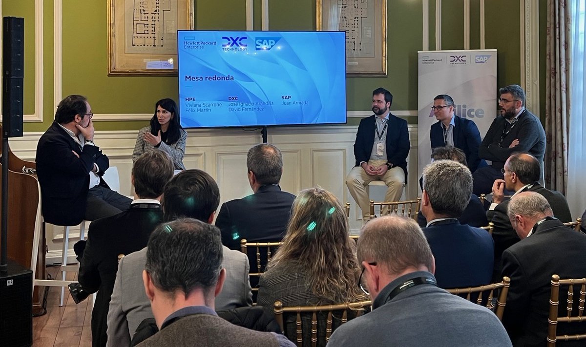 HPE_Espana's tweet photo. #HPE ha celebrado un evento para clientes junto a @SAP y @DXCTechnology, donde se mostraron las sinergias para ofrecer la mejor solución RISE potenciada por #HPEGreenLake y adaptada al centro de datos del cliente.

Más sobre HPE GreenLake para SAP: https://t.co/TQtnXXF1UD https://t.co/kxBbtaefIA