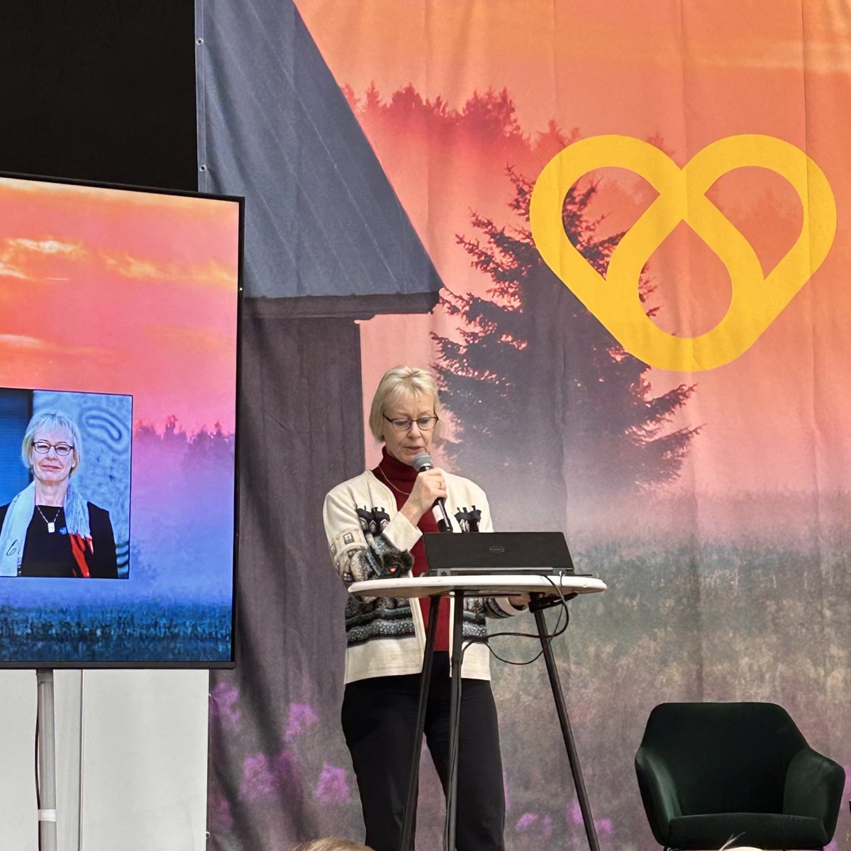 Ruuantuotanto ja omavaraisuus on tarpeen säilyttää tulevaisuudessakin. Ilmastonmuutoksen ja sen mukana tuomiin eläintauteihin on varauduttava - sanoo @Ruokaviraston pääjohtaja Leena Räsänen Sarkamessujen avauspuheenvuorossa