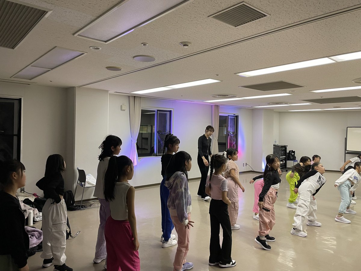 Litstudio_e's tweet photo. 本日もRinaコレオレッスン始まりました👏
盛り上げていきましょう💪

#litstudio #盛り上げよう https://t.co/4MhJ7mnY0q