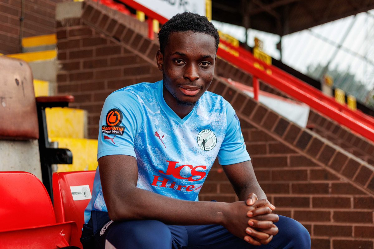 ⚪️🔵 Kamil Conteh completes his move to Bristol Rovers from Grimsby.

Understand Kamil is heading to Bristol Rovers on a three and a half year deal for a clubs record signing fee of £300k plus 20% sell on clause.

Medical completed right now.