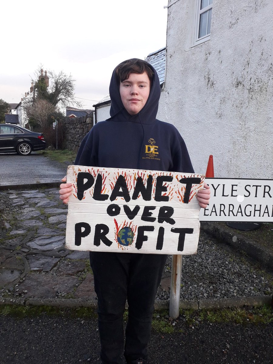 School strike week 268

Recent record droughts in the Amazon of all places show how vulnerable the whole planet is to the impact of #ClimateChange

Worse to come this year as El Niño takes full effect

#FridaysForFuture #ForestsAreNotRenewable #ClimateStrike #ProtectTheForest