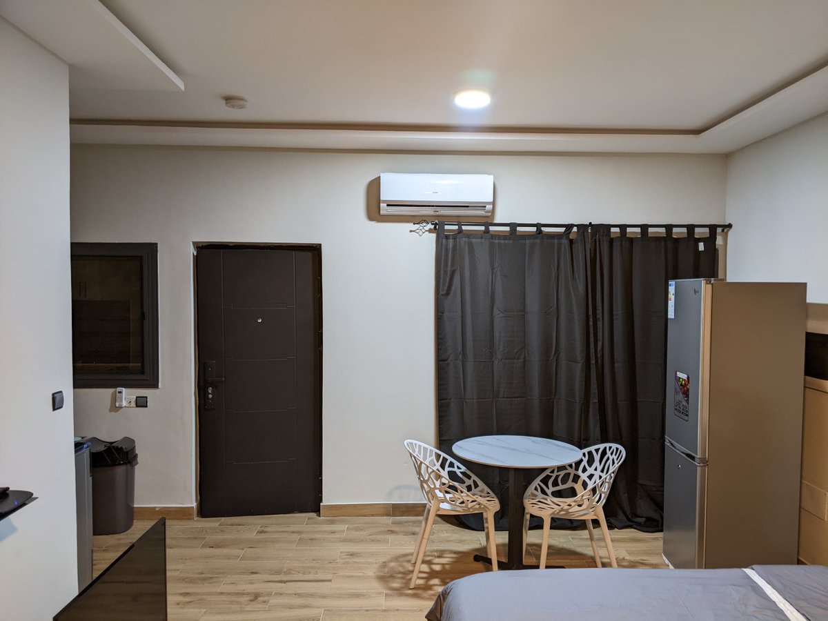 immoask's tweet photo. Êtes-vous prêt(e) pour une visite de nos studios meublés récemment mis en location? 
N° 5386 : Studio meublé à louer , Adewi , Lome, Togo.
1-Un studio meublé situé en plein cœur d'Adewui 

Plus de détails sur 👉 https://t.co/fYuWPTPPaj
#Adewui #studio #alouer #Immoask https://t.co/6pdvkeTGmU