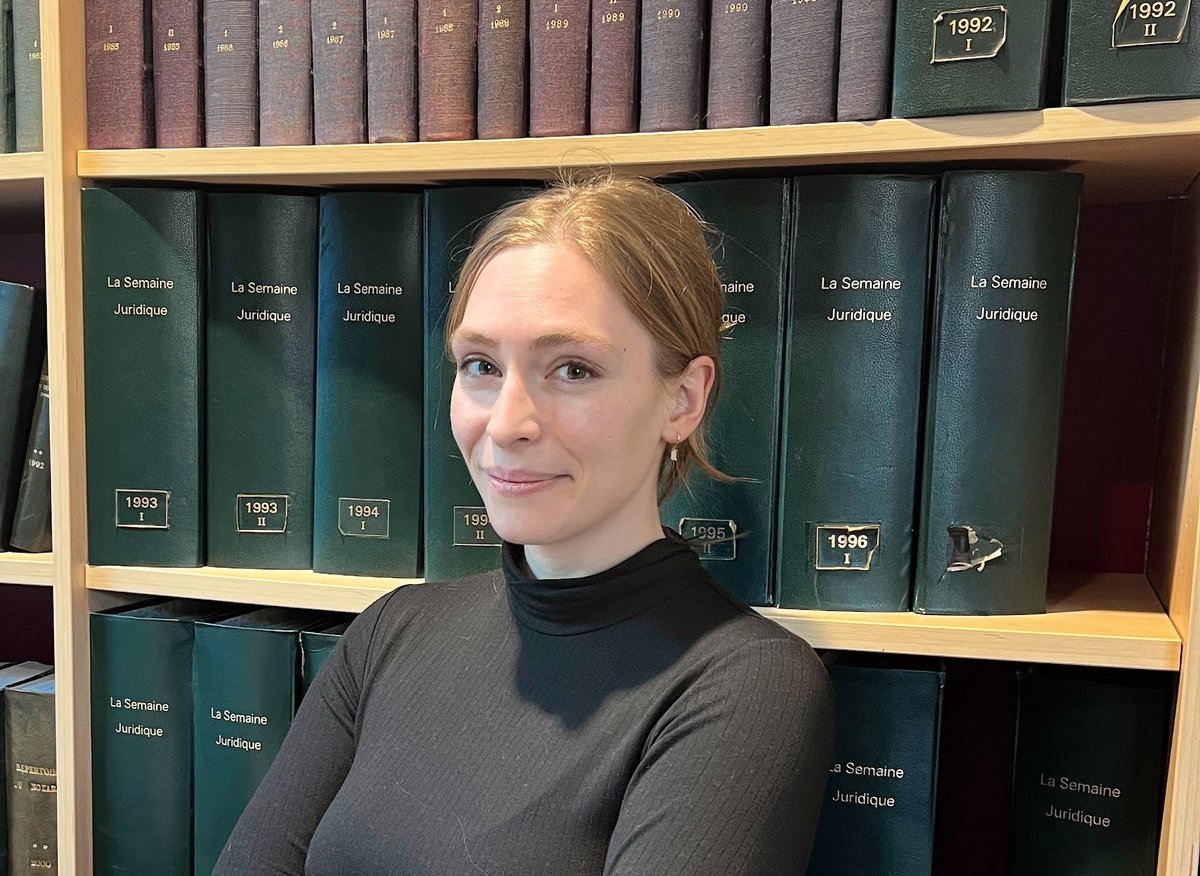 DoctorantsIEJUC's tweet photo. 🖼️Portrait- Pour bien commencer l'année, nouveau portrait de doctorante! Nous vous présentons Adèle Tourné, qui effectue sa thèse sur la confiscation. Ce sujet d'actualité réunit également le droit des biens et le droit pénal sous la direction du Pr. Beaussonie. 👇 https://t.co/lxrbztwGMl