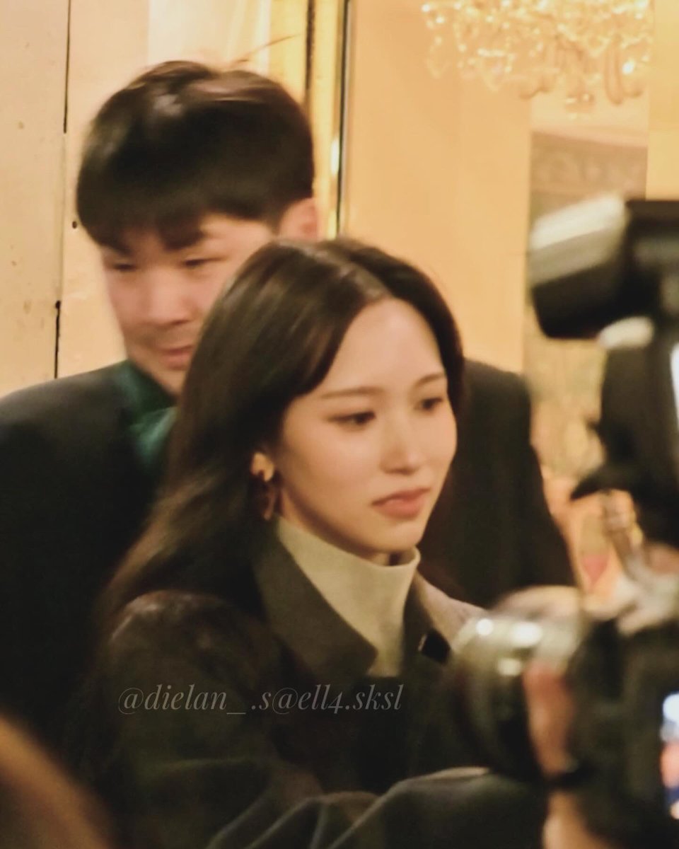 Ellassl25's tweet photo. Pictures of Mina after FENDI 🩵 * photos taken by me and my friend * 💕Go like it on insta as well if you want : ell4.sksl #FENDICoutureSS24xMINA
#FENDIXMINA #MYOUIMINA https://t.co/PQuqtwDoGl