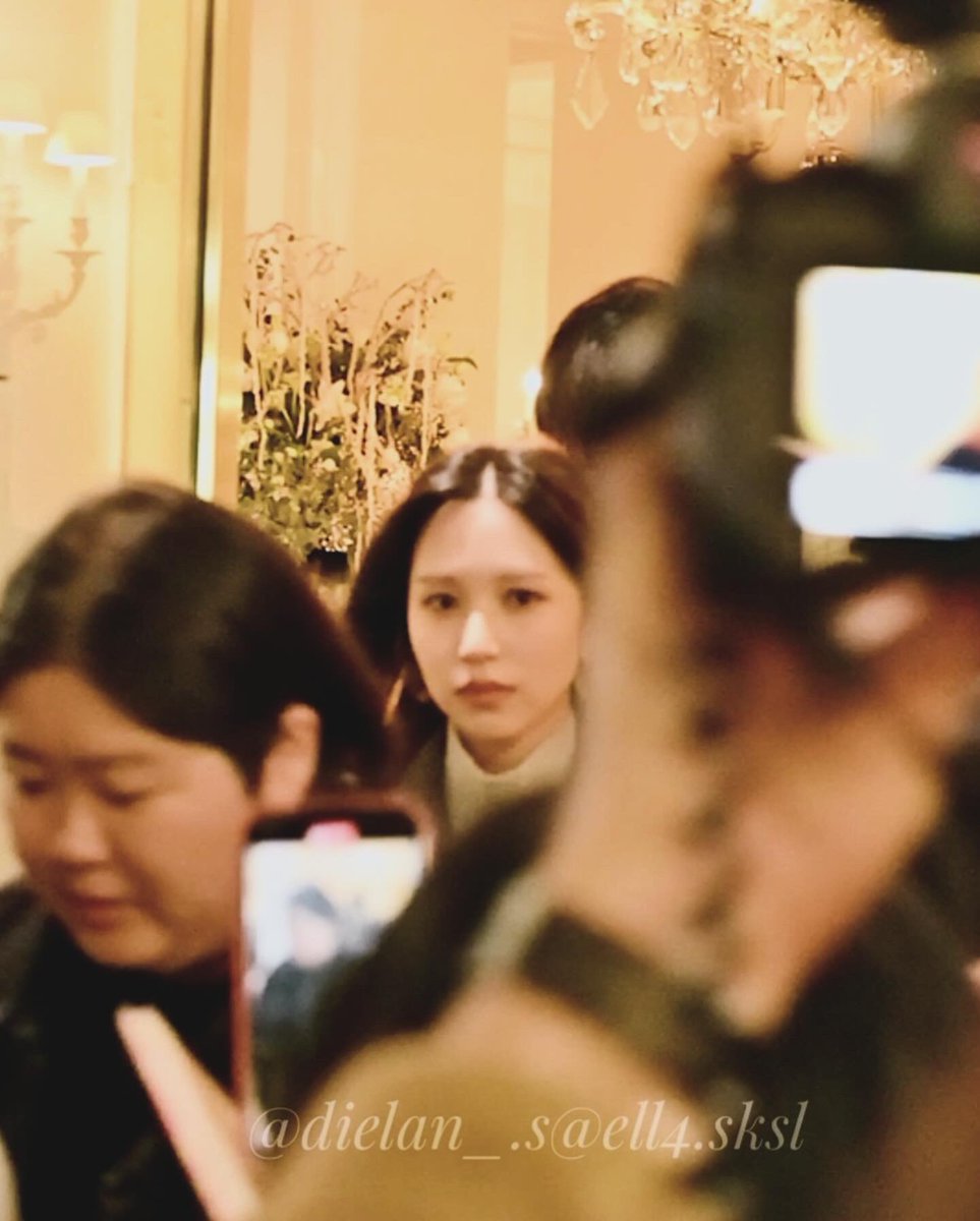 Ellassl25's tweet photo. Pictures of Mina after FENDI 🩵 * photos taken by me and my friend * 💕Go like it on insta as well if you want : ell4.sksl #FENDICoutureSS24xMINA
#FENDIXMINA #MYOUIMINA https://t.co/PQuqtwDoGl