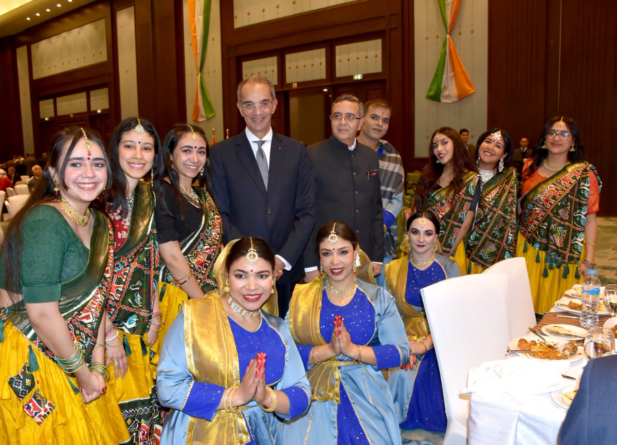 Amb @AjitVGupte hosted a reception dinner to celebrate the 75th #RepublicDay. H.E Dr. Amr Talaat, Egypt’s Minister of Communications & IT was Chief Guest. Over 250 eminent personalities from the Egyptian Government, Diplomatic Corps and Indian diaspora attended.