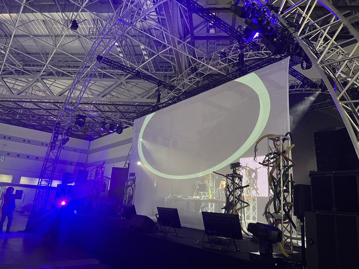 o_ob's tweet photo. 東京XRメタバース展、初日お疲れ様でした〜!
#tokyoXR https://t.co/wrdCqxvxdp