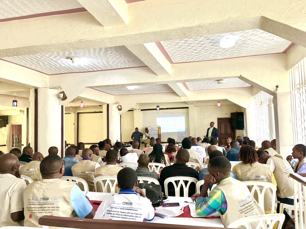 drc_tpo's tweet photo. Avant d’être deployés sur le terrain, les staffs affectés à la mise en œuvre des services de Nutrition à Assise Communautaire du PMNS, sont renforcés en capacités par la DPS.
🤝exécutée par le groupement @CaritasCongo- #TPODRC - CHWID avec l’appui financier de la @Banquemondiale https://t.co/pBQFVi86QG