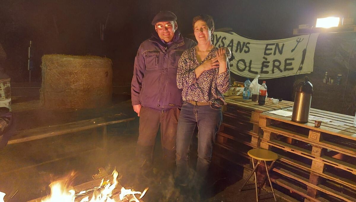 icibearnbigorre's tweet photo. VIDÉO - Hautes-Pyrénées : une demande en mariage sur le barrage d'agriculteurs de Séméac
➡️ https://t.co/6NH901l1s2 https://t.co/49nrtBWGoZ