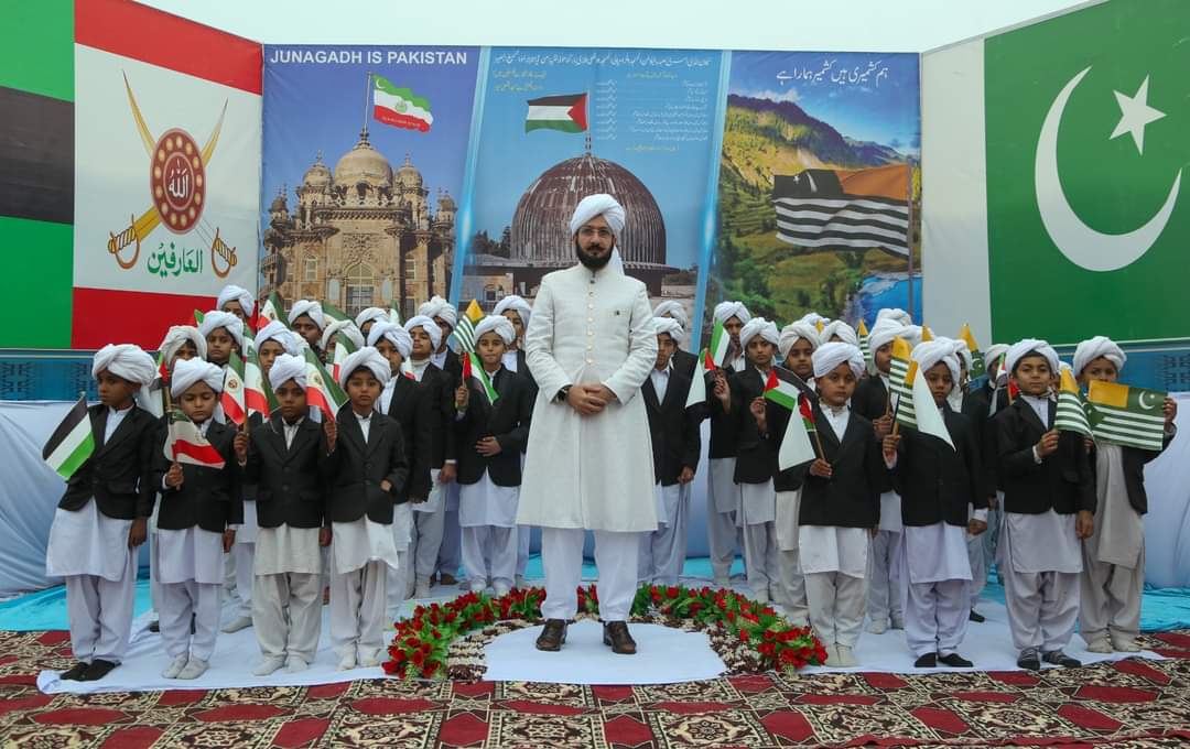 لودھراں : ڈیرہ حق باھُو، ملتان خانیوال لنک روڈ پہ منعقدہ  سالانہ میلاد مصطفے ﷺ و حق باھُو کانفرنس میں شرکت اور خصوصی خطاب
خطاب کا موضوع: " قرآن مجید میں سیدنا صالح(علیہ السلام) کی اونٹنی کا واقعہ اور اولیائے  کرام کی تعلیمات" 
گفتگو کے اہم نکات:
-اولیائے کاملین فرماتے ہیں کہ