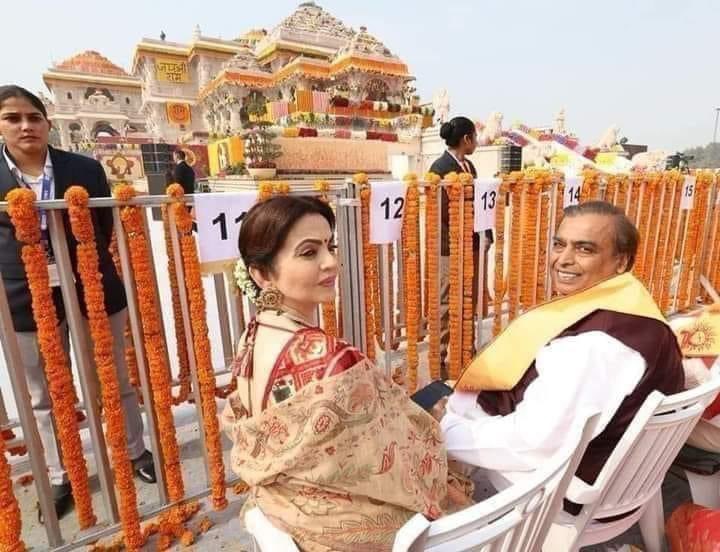 एशिया का सबसे अमीर व्यक्ति श्री राम के जन्मभूमि में बैठा है..

और हर महीने राशन पर गुजारा करने वाले कुछ लोग पूछ रहे हैं कि मंदिर से क्या मिलता है....!!