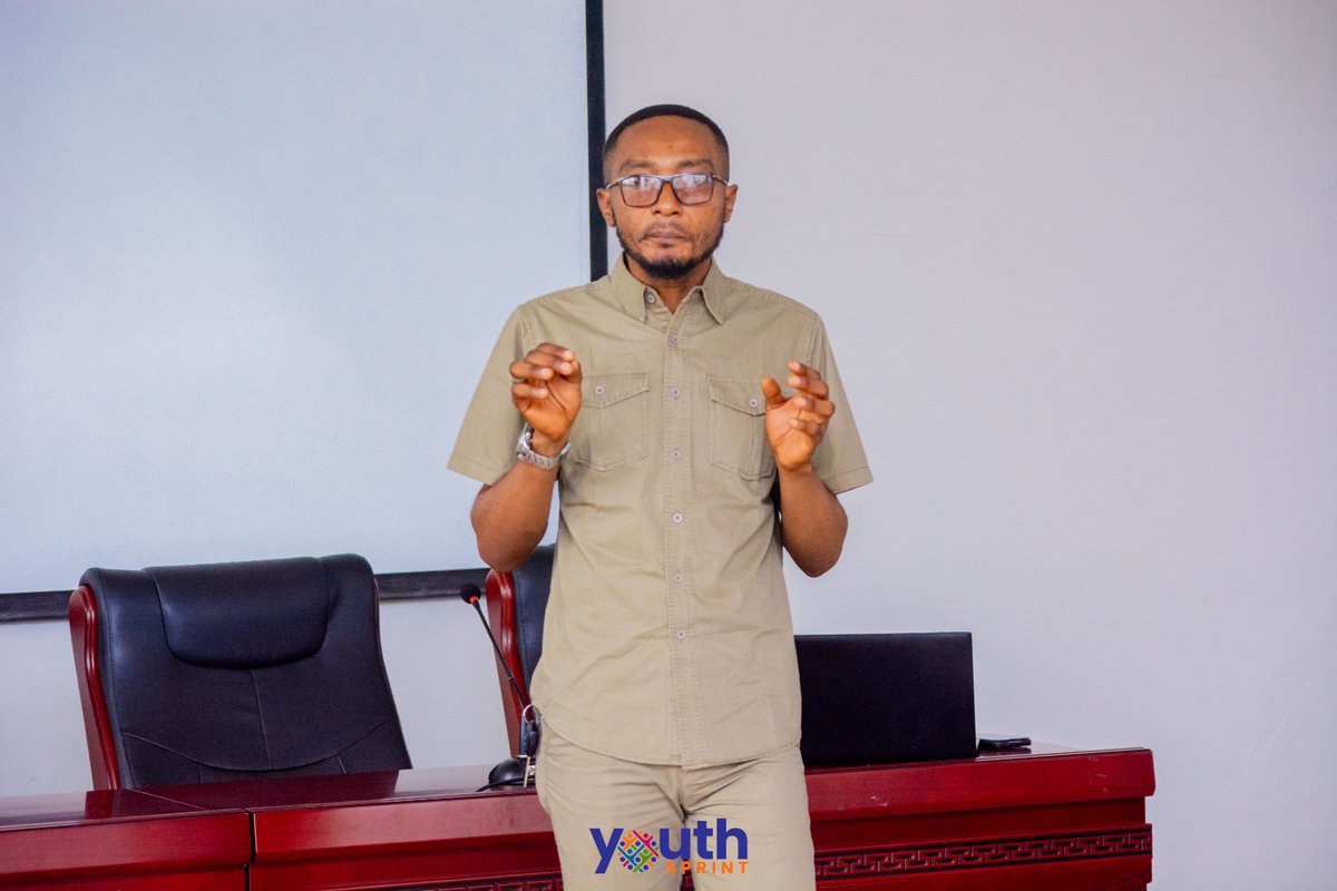 YouthSprint's tweet image. #CVTA

Mr Arthur Matengo, expert juridique du ministère du genre explique aux participants du le cadre légal sur l&apos;avortement sécurisé.

Il renchérit en montrant la supériorité de traités internationaux sur les lois locales suivant l&apos;art 215 de la constitution.

#ProtocoleMaputo