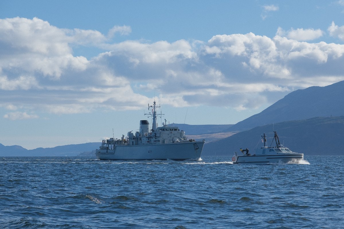 Autonomous minehunting operations have a taken a step forward thanks to the hard work and efforts of @RN_MTXG's Mission System Team 3. They have spent the past 12 months running trials and ops on the Clyde to test a range of new equipment and tech. 🔗royalnavy.mod.uk/news-and-lates…