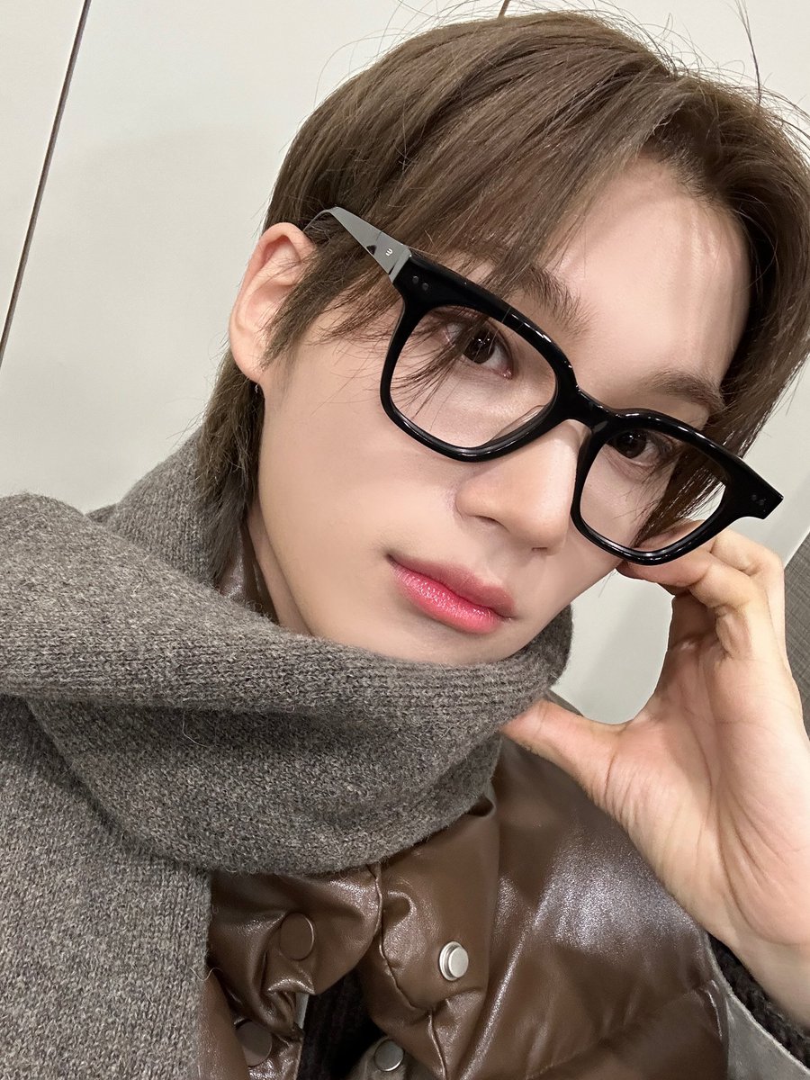 안경 폼 므야
느낌 좋아