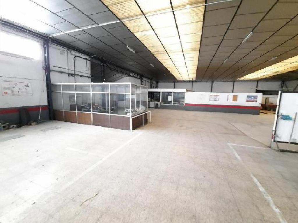 AltamiraInm's tweet image. 🏭Echa un vistazo a esta nave #industrial de 3.200 m2 en Onteniente, Valencia. 
Posibilidad de #edificar 
Dispone de baños 🛀, vestuarios y varios patios 
📌 Excelente ubicación 
Entra en nuestra web y encuentra el espacio que necesitas para tu negocio altamirainmuebles.com/pages/fichaInm…