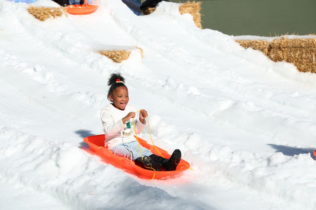 GettyHouse's tweet image. Getty House Winter Holiday Festival. The festival was a celebration of the diversity of winter holidays and featured various arts and crafts activities, plus face painting, professional dunkers, and snow. #GettyHouseFoundation