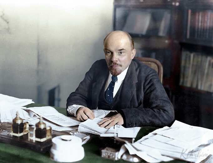 MarksistTutum's tweet photo. https://t.co/Lge8vp7aSz
Zor Günlerde Bir Fikrin ve Eylemin İnsanı Olmak
#Lenin, #Rosa, #Liebknecht ve #Suphi… Vakitsiz ölümleri birbirini takip eden yılların Ocak aylarına denk gelen dört komünist önder… https://t.co/U3kbMGv8xO