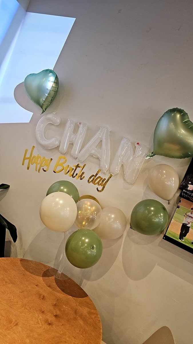 찬우야 생일축하해🎉✨😆✨🎊 고마워요🥺✨️✨️✨️ @iKON_chan_w000 #무적_짜뇨오오_생일축하해 #HappyChanwooDay #SweetestChanwooDay #26일태어난_찬우_26살됐다