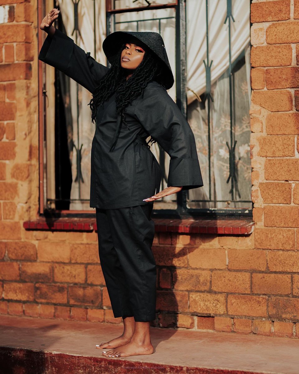 Unga Chomela iChina Nge Karate?🥷🏽
•
📸: <a href="/wadinepe/">Itumeleng</a> 
Fit: <a href="/amenconcepts/">amen</a> ( <a href="/NolwaziMbongwe/">432 Hz</a> )
💄: Noluvo Radebe
