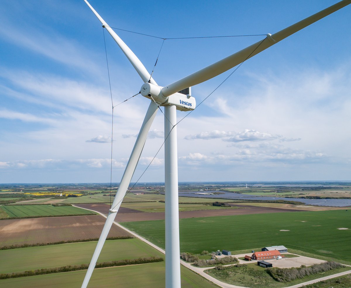 🏆 Vestas' Cable-Stayed Rotor (CSR) technology just clinched the gold for Best Innovation at @windpower_m's Turbines of the Year Awards! This achievement highlights our dedication to being a trailblazer in renewable energy technology. Read more: lnkd.in/dCJaHEtY