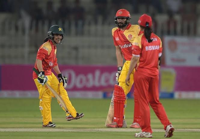 Throwback to this amazing exhibition match. Was such an honour to have women champions representing @IsbUnited at the time.