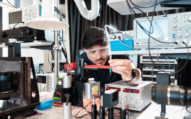 Interested in advanced materials, robotics, automation, machine learning &amp; AI? 

Join our Digital Manufacturing of Advanced Materials MSc #GraduateOpenDay, 29 Jan 2024, 10-11 AM.

Dr Maximilian Besenhard will be available to answer all your questions.

➡️  buff.ly/47Ytp3O