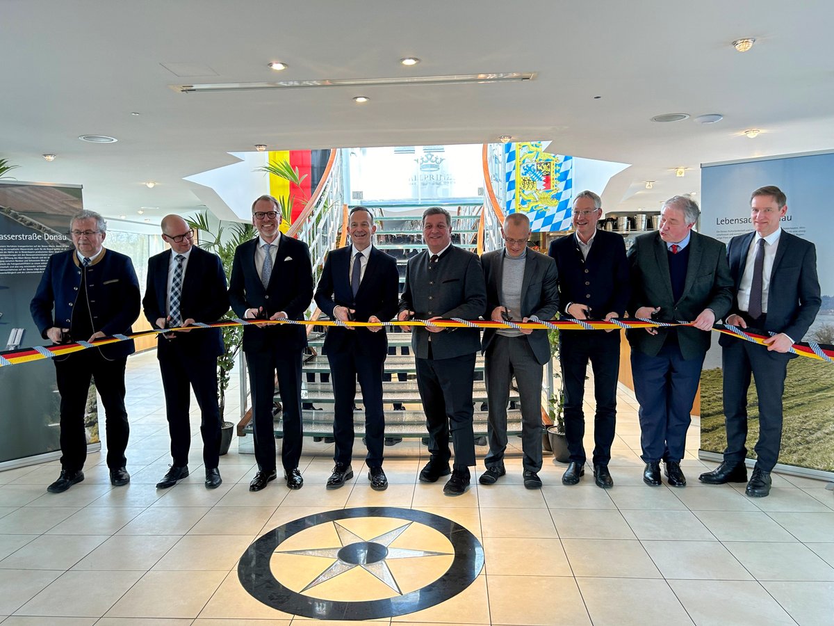 Donau-Ausbau in #Niederbayern kommt voran: Für leistungsfähige #Schifffahrt, besseren #Donau-#Hochwasserschutz + Schutz &amp; Erhalt der Naturlandschaft:
⛴️Verbesserung der Abladetiefen, damit Schiffe mehr Ladung aufnehmen können.
🌳Umwelt-Maßnahmen für hochwertige Tier-Lebensräume.