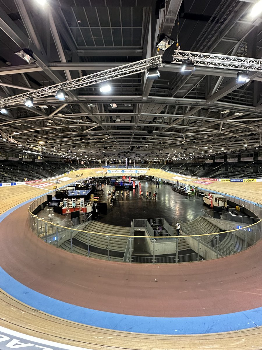 Ich kann Faker noch riechen!!! <a href="/TolkinLoL/">Tolkin</a> <a href="/noway4u_sir/">NoWay</a> <a href="/Agurinlol/">Momo</a> <a href="/Broeki2/">Broeki</a> <a href="/itskarni/">Karni</a> @NNOPrime