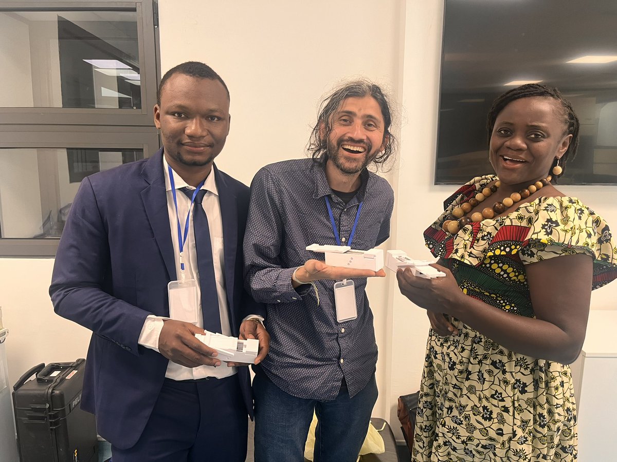PrakashLab's tweet photo. It was an honor to teach at the « West African Regional Workshop on Malaria control and elimination » at Institute Pasteur in Dakar, Senegal. Meeting 20 brilliant young scientists across 8 different countries pursuing amazing ideas in malaria control and elimination. https://t.co/feAPJcqgBi