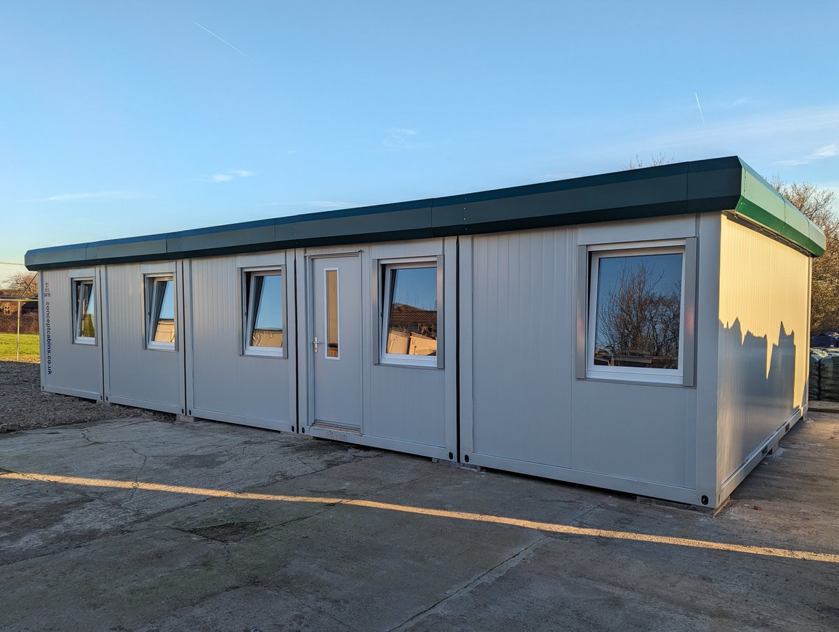 ConceptCabins's tweet photo. This week we've been on site in Derbyshire installed a 5 Bay (40' x 20') Modular Building for a local Horticultural Supplier!

Our returning customer has been working in cabins they purchased from us 15 years ago &amp; was in need of some extra space for his growing business! 🪴 https://t.co/zDONV903wj